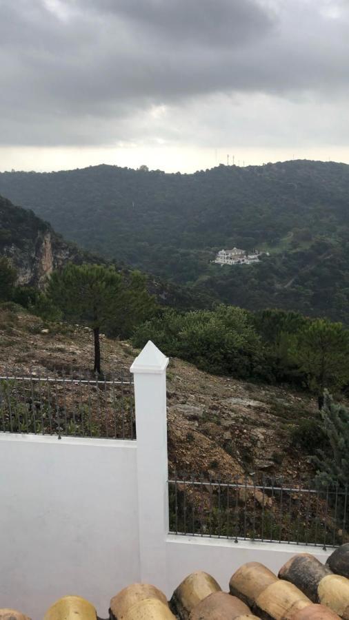 Stylish 3 Bed House 2 Bathrooms, With Patio, Roof Terrace And Communal Pool 5 Minutes Away From The Beautiful Spanish White Village Of Casares Pueblo And Only 20 Mins From The Sea Екстериор снимка